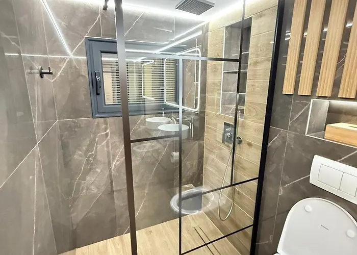 Efesou Large * Nea Efesos