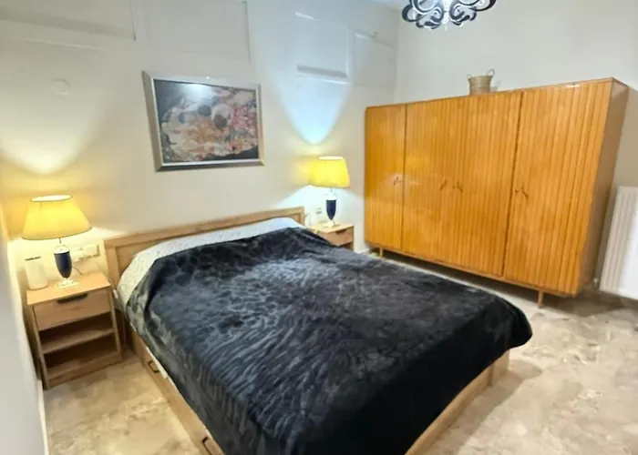 Efesou Large * Nea Efesos